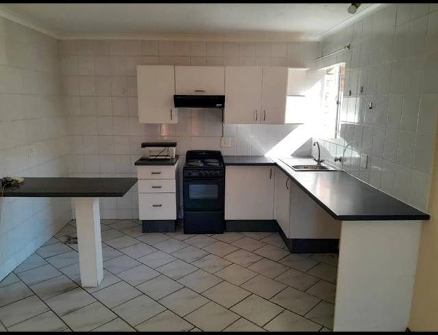 3 BEDROOM TOWNHOUSE FOR SALE IN GROBLERPARK